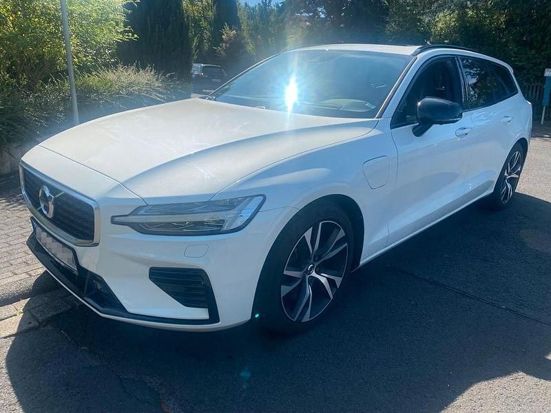 Weiß Gebraucht 2020 Volvo V60 R-Design Kombi | 28.000 € (Fairer Preis) - Bild 1/4