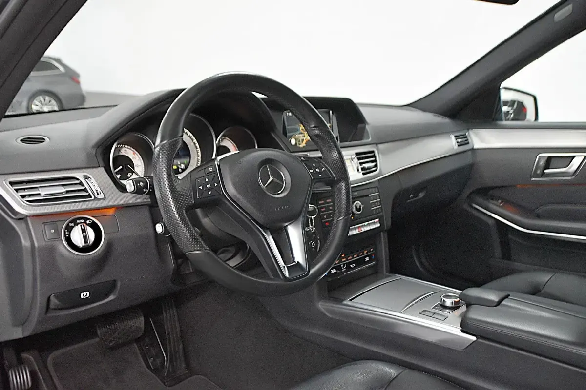 Gebraucht Mercedes E220 Avantgarde 170 PS (125 kW) 2016 Grau Kombi