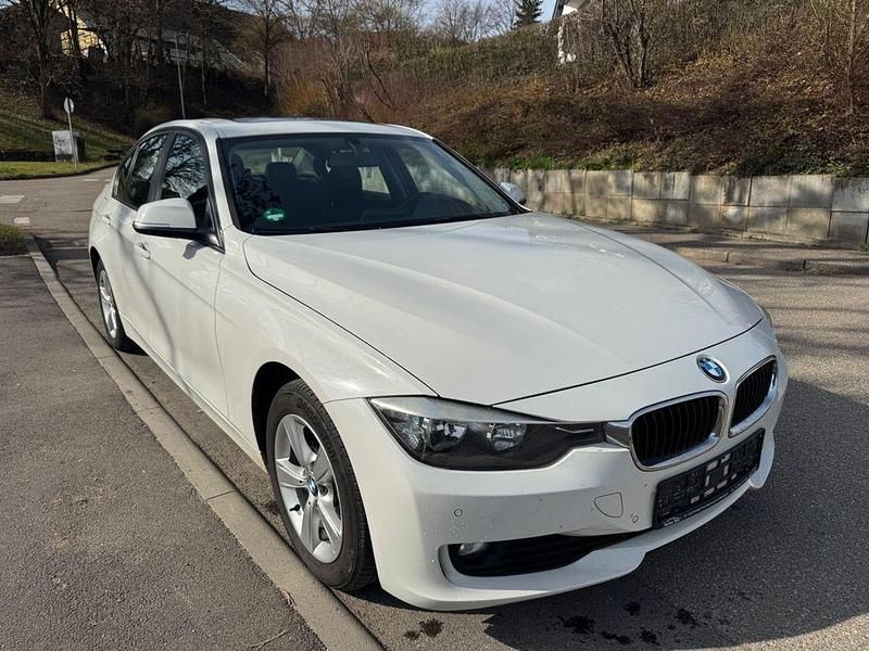 Gebraucht BMW 318 143 PS (105 kW) 2012 Weiß Limousine