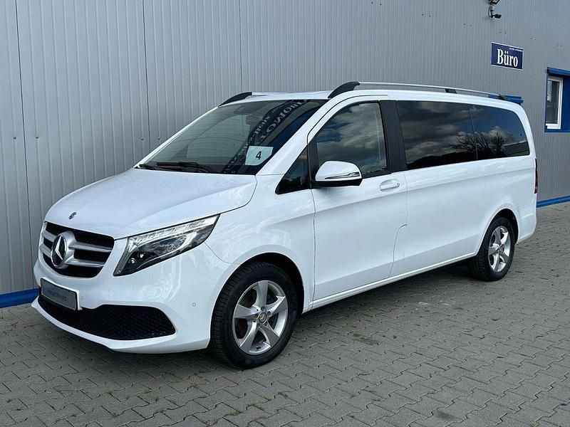 Weiß Gebraucht 2020 Mercedes V220 Van / Kleinbus | 39.999 € (Fairer Preis) - Bild 1/4