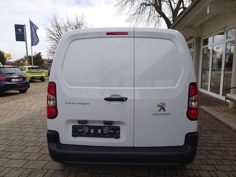 Gebraucht Peugeot Partner Premium 102 PS (75 kW) 2024 Eisweiß Van / Kleinbus