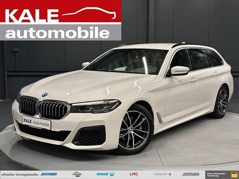 Weiß Gebraucht 2021 BMW 520 M Sport Kombi | 32.890 € (Fairer Preis) - Bild 1/4