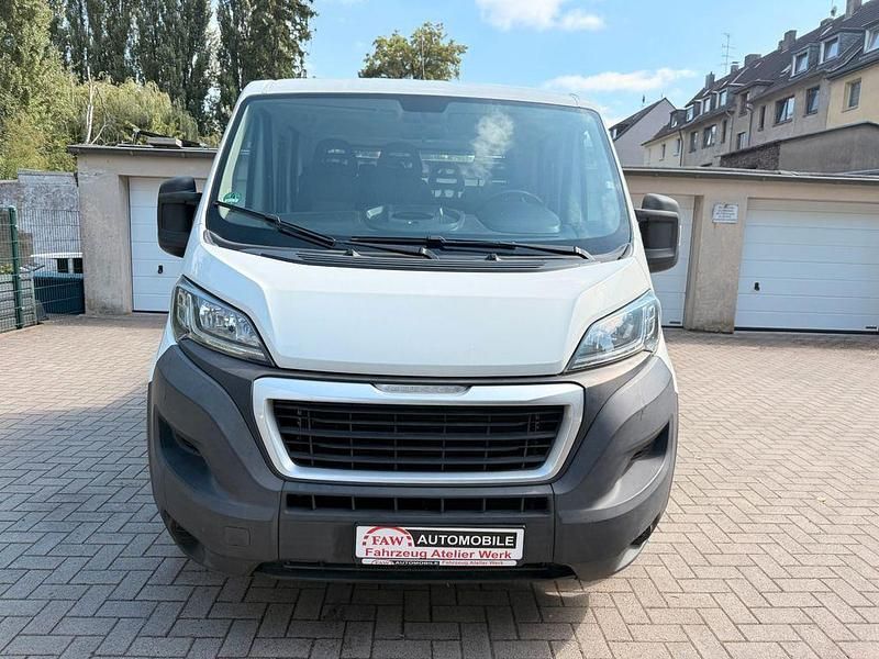 Gebraucht Peugeot Boxer 131 PS (96 kW) 2018 Lack weiss banquise/deckende l Van
