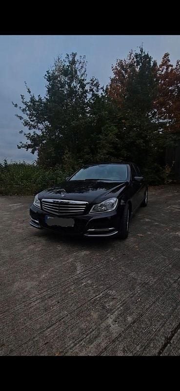 Schwarz Gebraucht 2014 Mercedes C200 Limousine | 10.499 € (Superpreis) - Bild 1/4