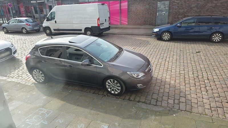 Gebraucht Opel Astra Cosmo 179 PS (131 kW) 2010 Grau Limousine