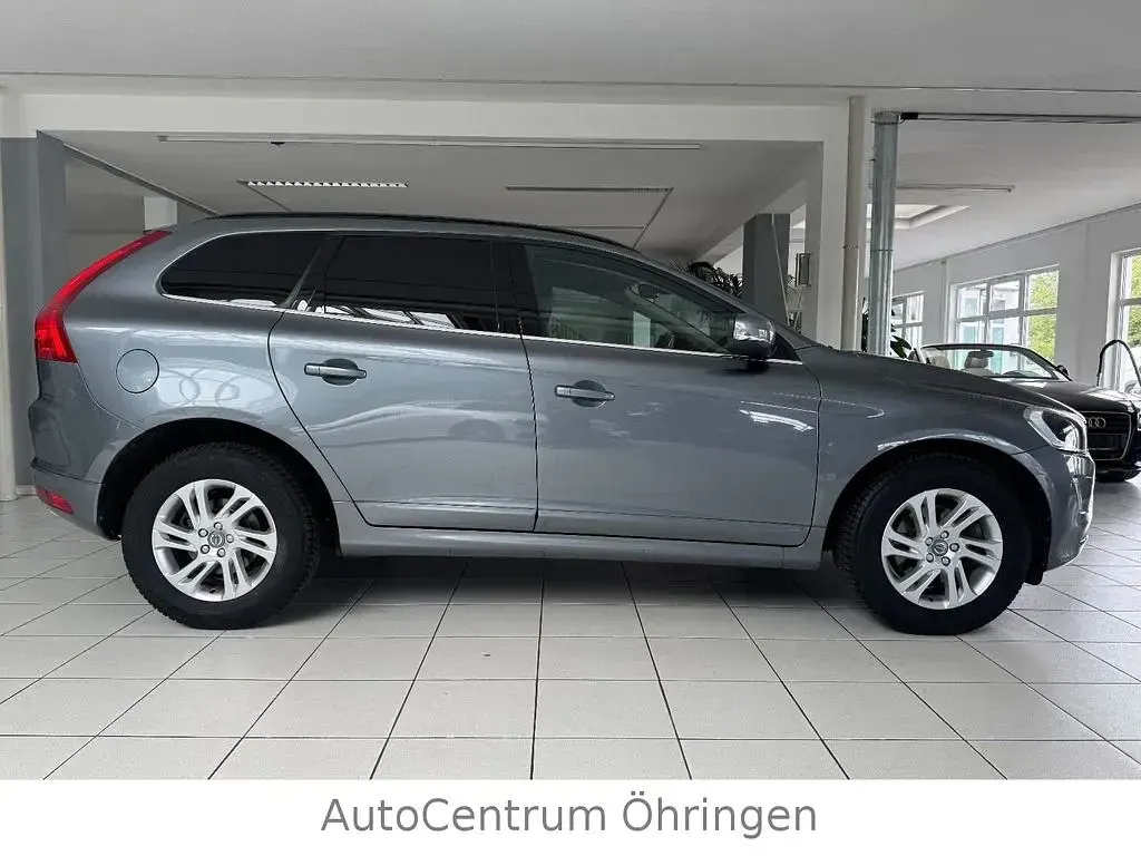 Second-hand Volvo XC60 Momentum 190 CP (139 kW) 2017 Gri SUV