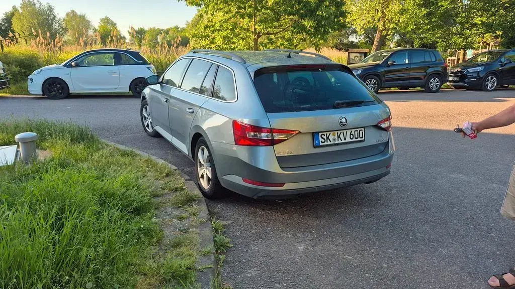 Gebraucht Skoda Superb Active 120 PS (88 kW) 2018 Grün Kombi