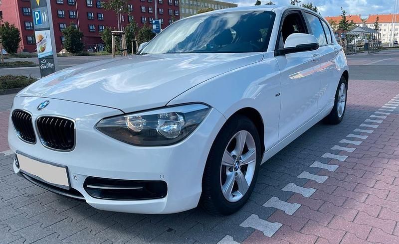 Weiß Gebraucht 2012 BMW 116 Sport Line Kleinwagen | 9.500 € (Fairer Preis) - Bild 1/4