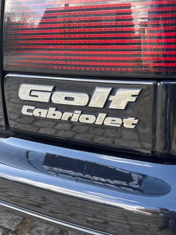 Schwarz Gebraucht 1997 VW Golf Cabriolet Classicline Cabrio | 4.250 € (Etwas zu teuer) - Bild 1/4
