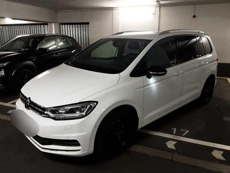 Weiß Gebraucht 2021 VW Touran Active Van / Kleinbus | 27.340 € (Guter Preis) - Bild 1/4