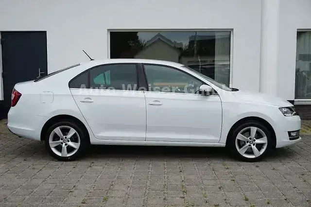 Gebraucht Skoda Rapid Style 110 PS (80 kW) 2019 Weiß Kleinwagen