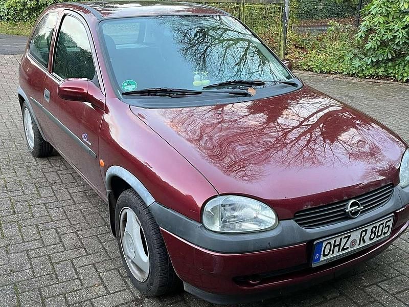 Usata Opel Corsa 54 CV (39 kW) 1997 Rosso Utilitaria