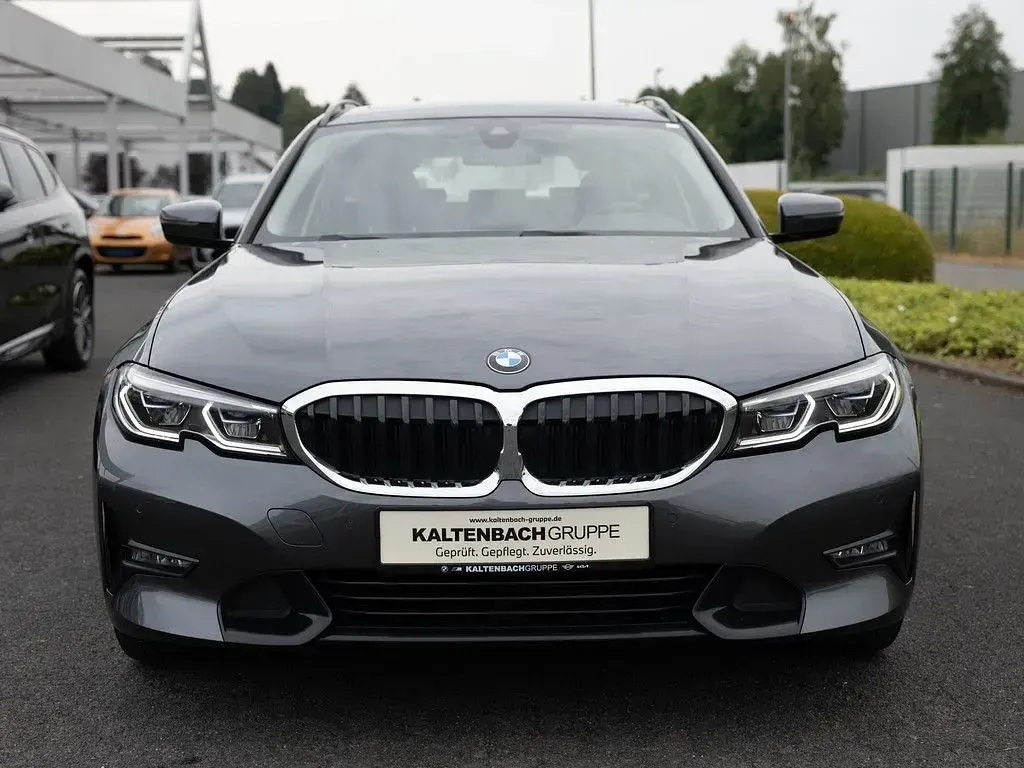 Gebraucht BMW 320 Sport Line 190 PS (139 kW) 2022 Grau Kombi