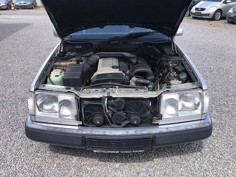 Gebraucht Mercedes E280 197 PS (144 kW) 1992 Silber Limousine