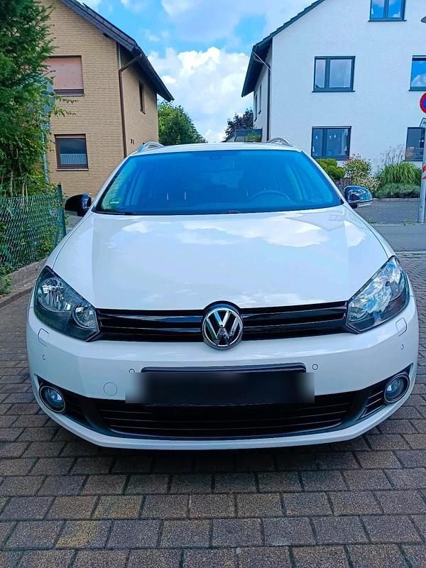 Weiß Gebraucht 2012 VW Golf VI Match Kombi | 6.900 € (Fairer Preis) - Bild 1/4