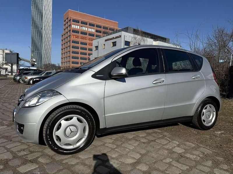 Gebraucht Mercedes A160 95 PS (69 kW) 2011 Polarsilber  metalliclack Kleinwagen
