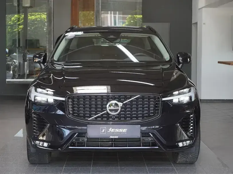 Gebraucht Volvo XC60 Plus 197 PS (144 kW) 2023 Onyx black / metallic SUV