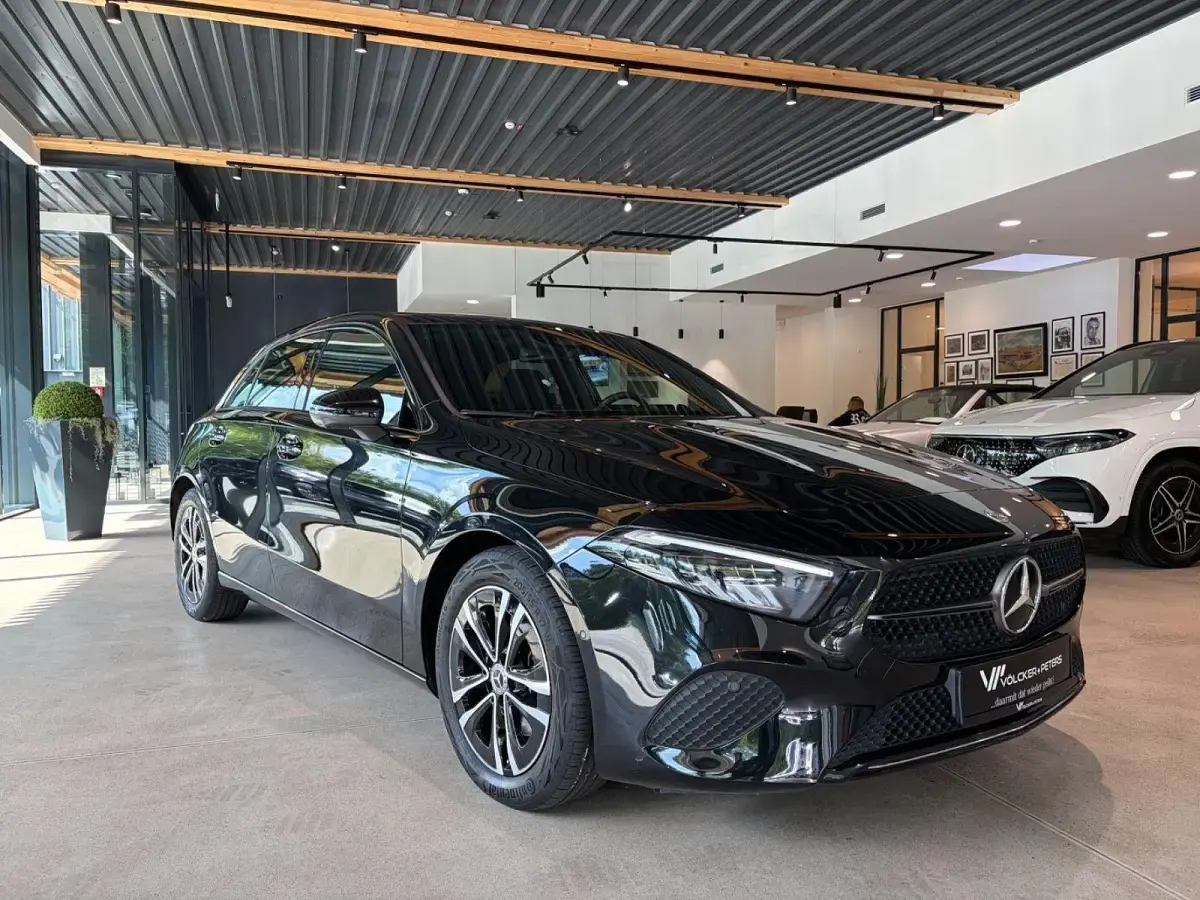 Gebraucht Mercedes A180 136 PS (100 kW) 2024 Schwarz Kleinwagen