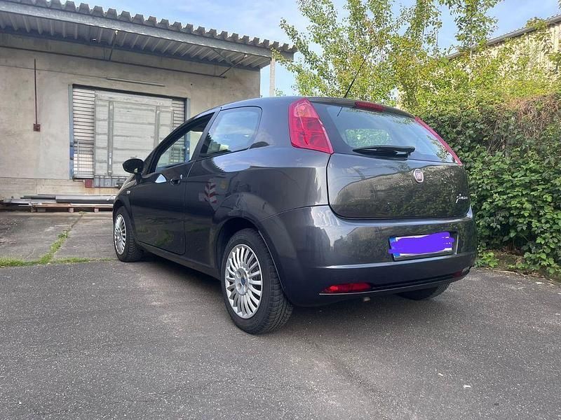 Grau Gebraucht 2009 Fiat Punto Dynamic Kleinwagen | 2.199 € (Fairer Preis) - Bild 1/4