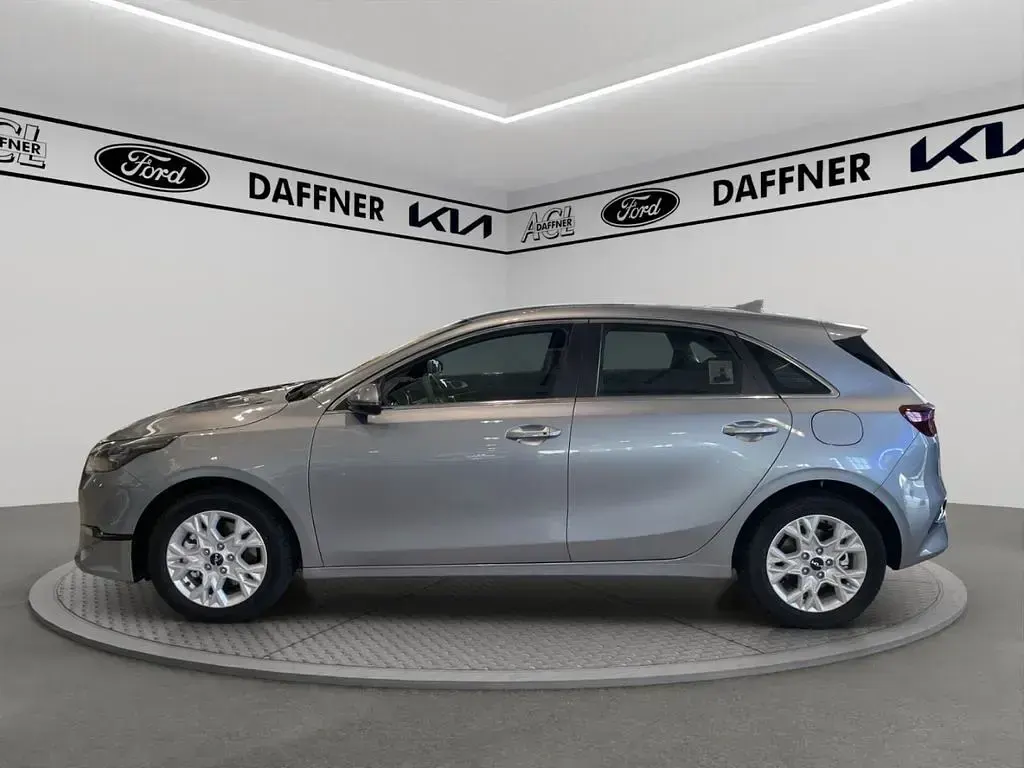 Nowe Kia Ceed 140 KM (102 kW) 2025 Srebrny Hatchback