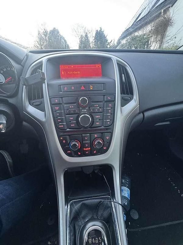 Gebraucht Opel Astra Design Edition 116 PS (85 kW) 2011 Grau Limousine