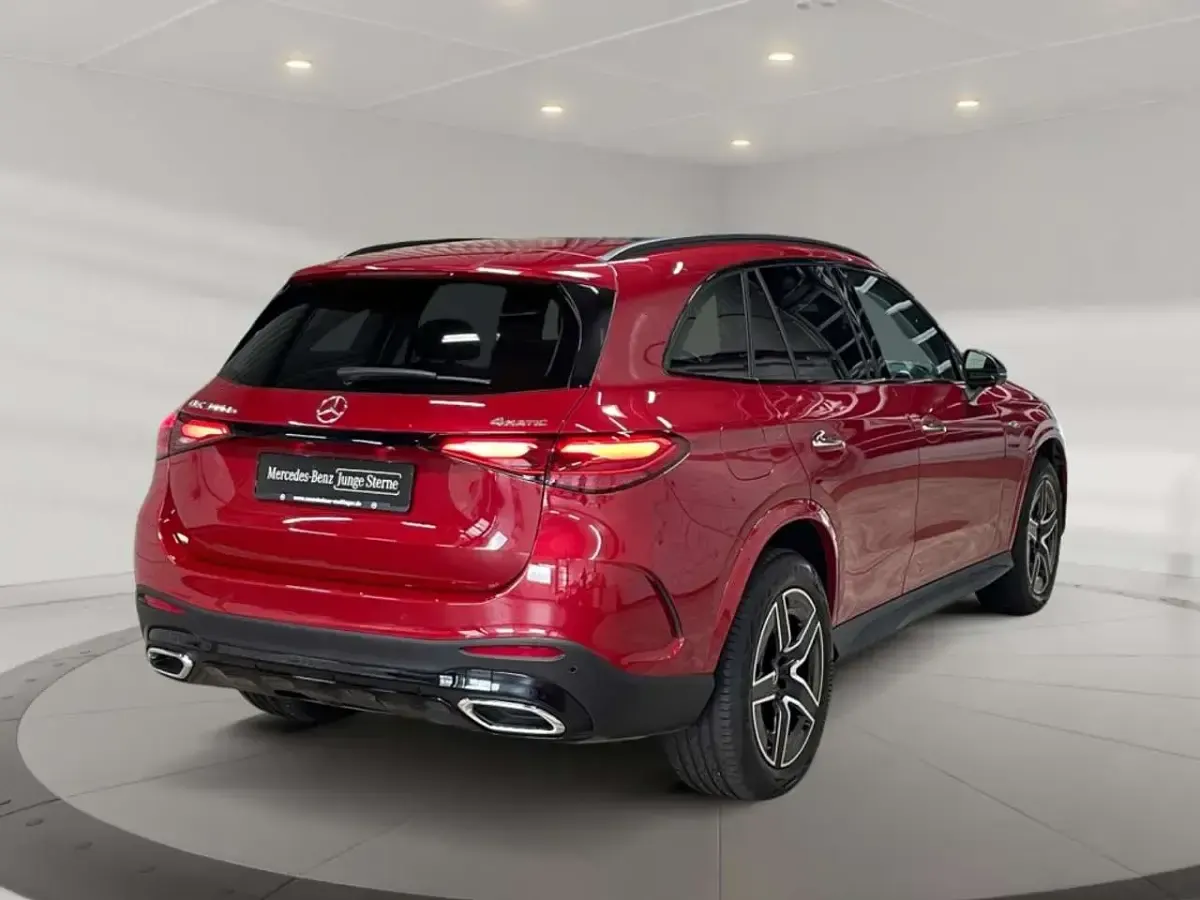 Gebraucht Mercedes GLC300de AMG 197 PS (144 kW) 2025 Rot SUV
