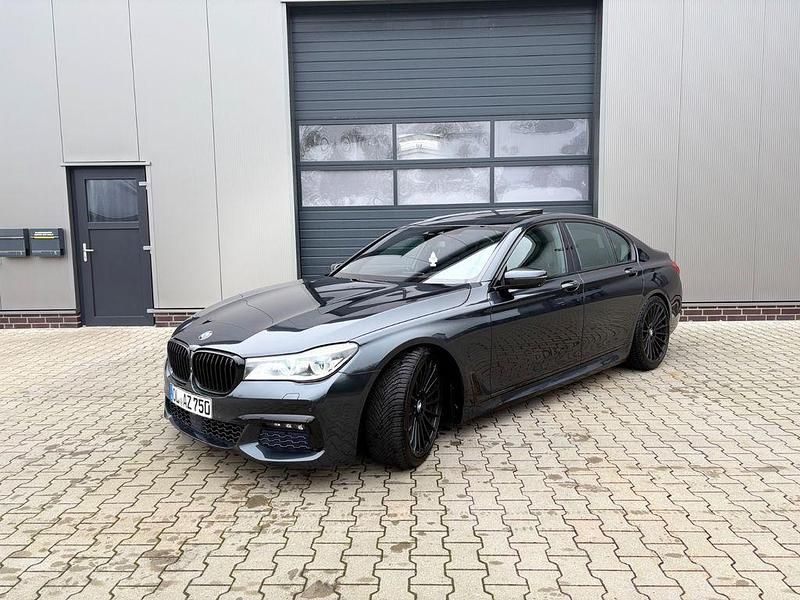 Gebraucht BMW 750 M Sport 400 PS (294 kW) 2017 Grau Limousine