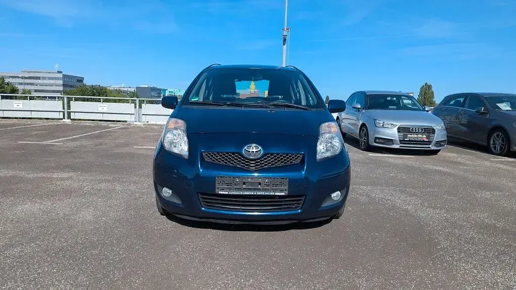 Gebraucht Toyota Yaris Life 90 PS (66 kW) 2011 Blau Kleinwagen
