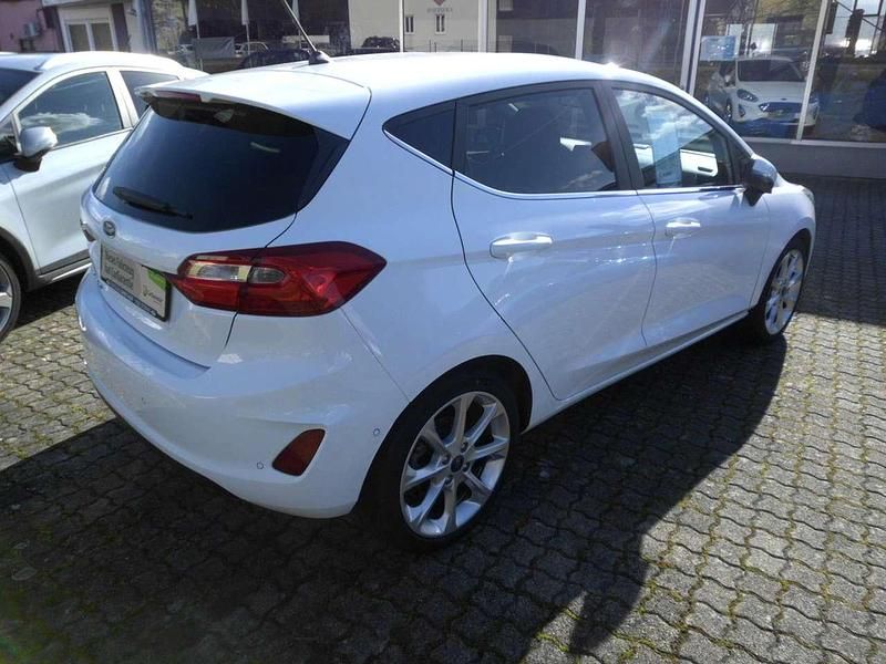 Gebraucht Ford Fiesta Titanium 125 PS (91 kW) 2018 Frostweiß Kleinwagen