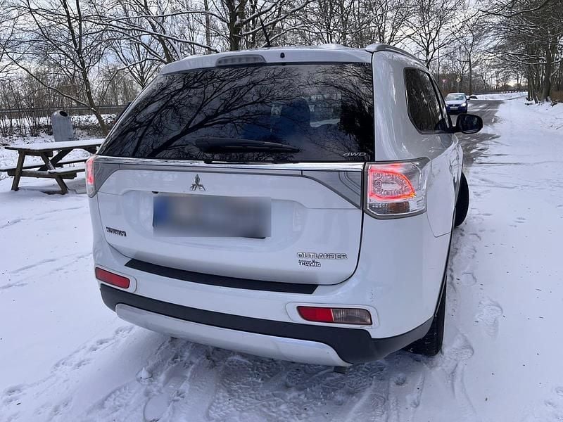 Gebraucht Mitsubishi Outlander 150 PS (110 kW) 2015 Weiß SUV