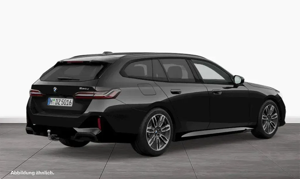 Gebraucht BMW 520 M Sport 197 PS (144 kW) 2024 Saphirschwarz Kombi