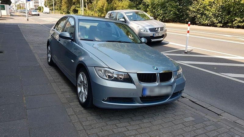 Gebraucht BMW 320 150 PS (110 kW) 2007 Silber Limousine
