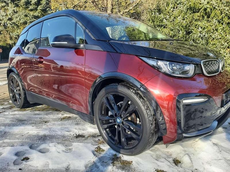 Rot Gebraucht 2021 BMW i3 Sport Line Limousine | 26.950 € (Teuer) - Bild 1/4