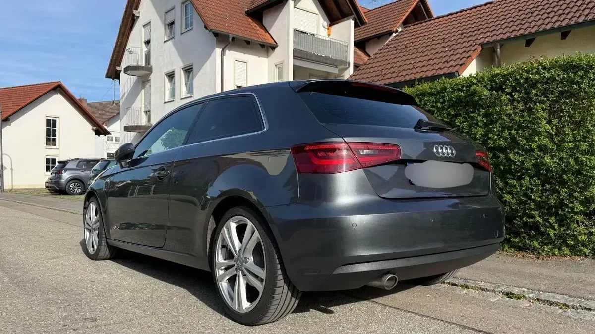 Gebraucht Audi A3 Ambiente 105 PS (77 kW) 2013 Grau Limousine