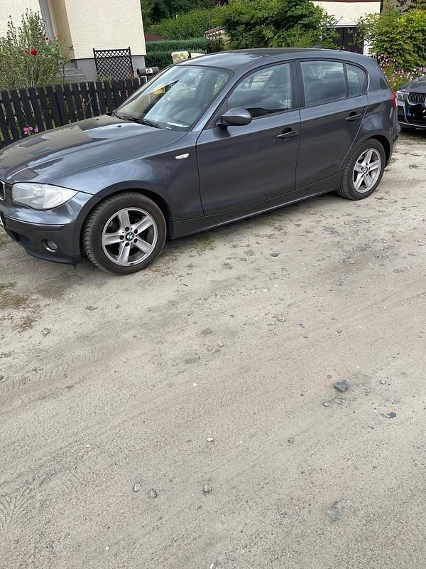 Grau Gebraucht 2006 BMW 116 Kleinwagen | 2.999 € (Fairer Preis) - Bild 1/4