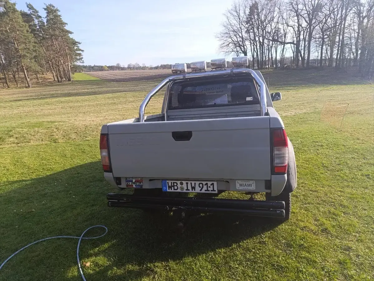 Gebraucht Nissan Navara 103 PS (75 kW) 1998 Grau Pickup