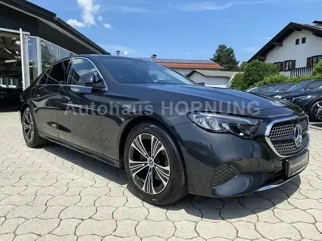 Gebraucht Mercedes E220 Avantgarde 197 PS (144 kW) 2025 Grau Limousine