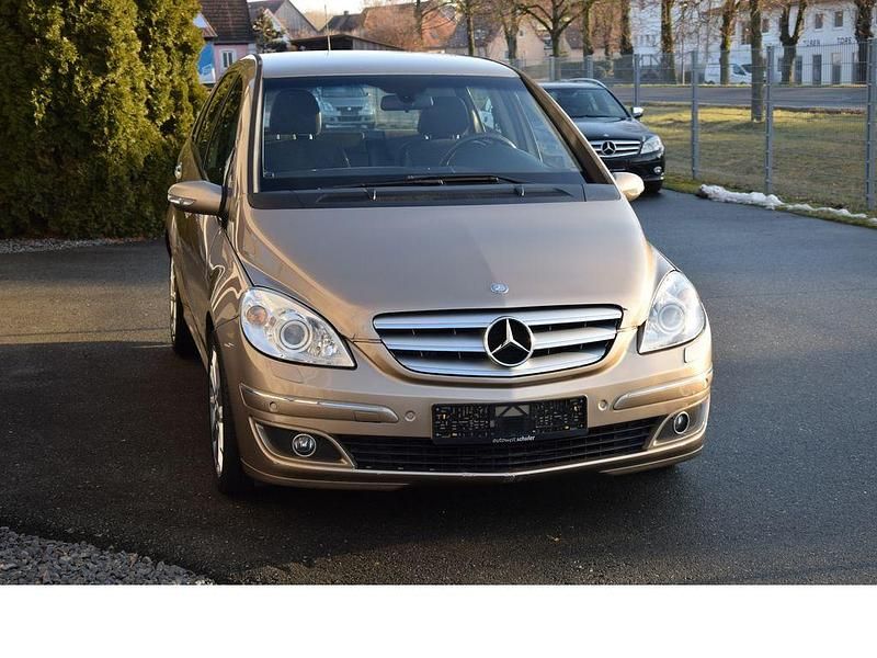 Gebraucht Mercedes B200 140 PS (102 kW) 2006 Gold Van / Kleinbus
