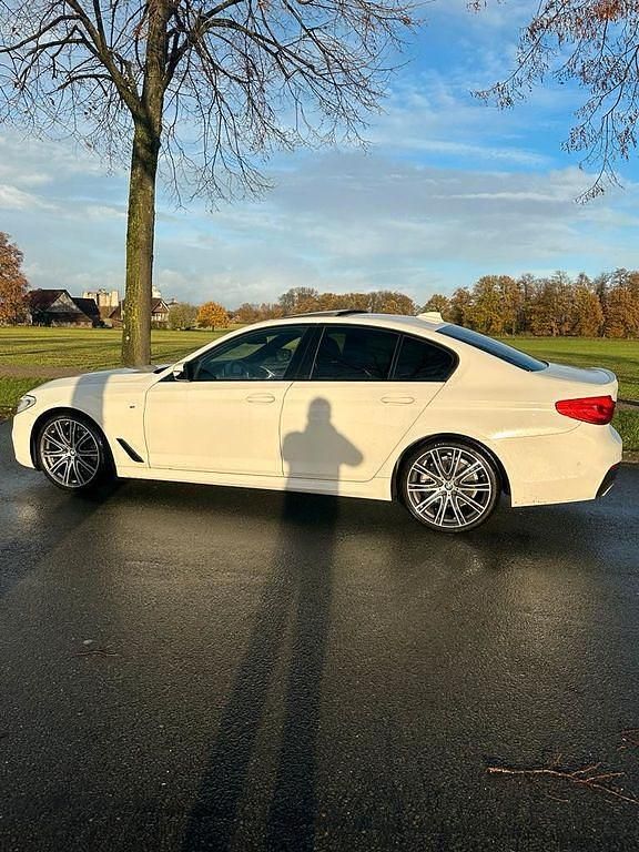 Gebraucht BMW 520 M Sport 190 PS (139 kW) 2020 Weiß Limousine