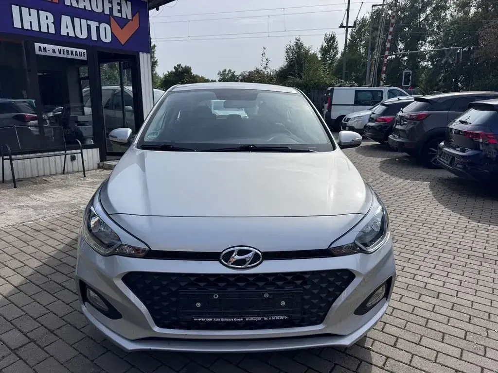 Gebraucht Hyundai i20 Select 75 PS (55 kW) 2019 Silber Kleinwagen