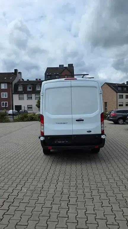 Gebraucht Ford Transit Trend 131 PS (96 kW) 2020 Weiß Limousine