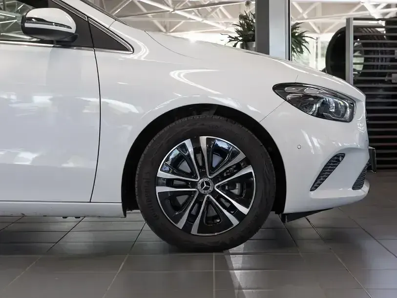 Gebraucht Mercedes B200 Progressive 150 PS (110 kW) 2025 Weiß Van / Kleinbus