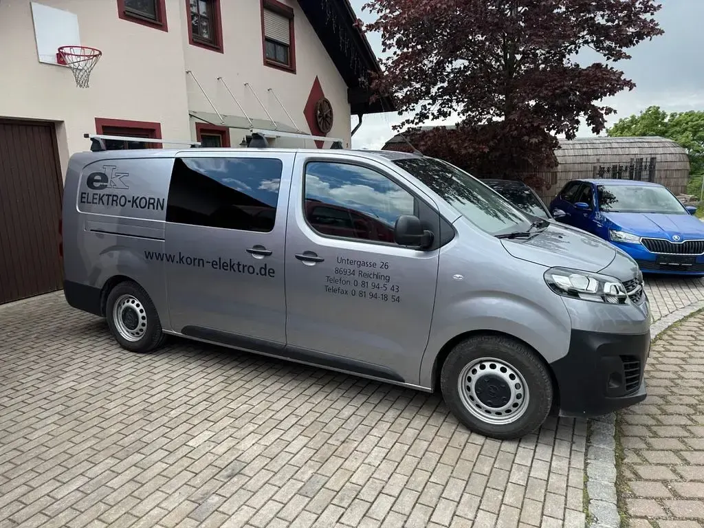 Gebraucht Opel Vivaro 136 PS (100 kW) 2024 Grau Van / Kleinbus