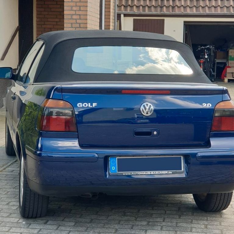 Blau Gebraucht 2001 VW Golf Cabriolet Classicline Cabrio | 2.600 € (Superpreis) - Bild 1/4