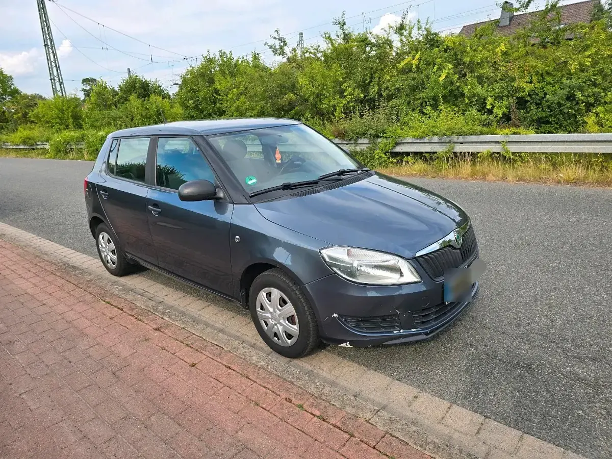 Gebraucht Skoda Fabia 60 PS (44 kW) 2012 Grau Kleinwagen