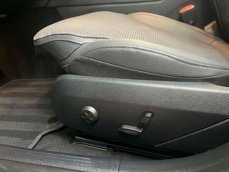 Gebraucht Mercedes C300e 313 PS (230 kW) 2024 Grau Limousine