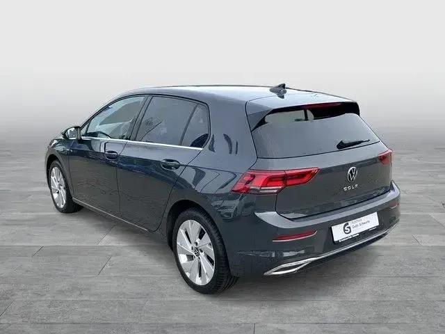 Gebraucht VW Golf VIII Style 131 PS (96 kW) 2024 Grau Limousine