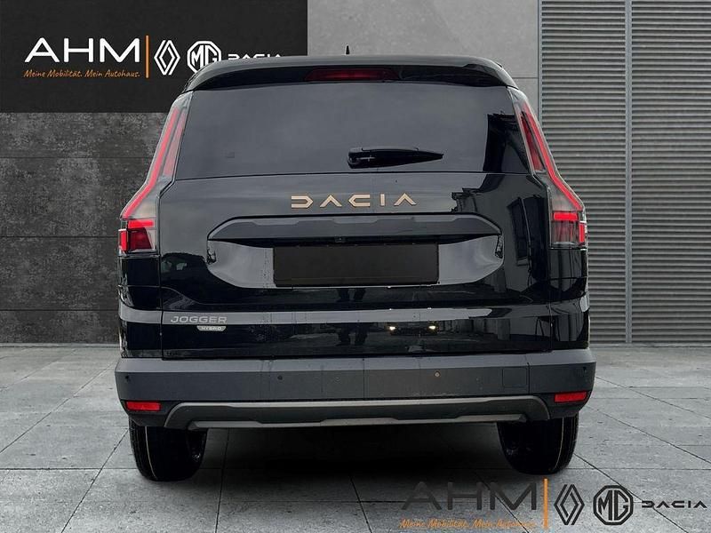 Neu Dacia Jogger Extreme 141 PS (103 kW) 2026 Schwarz Van / Kleinbus