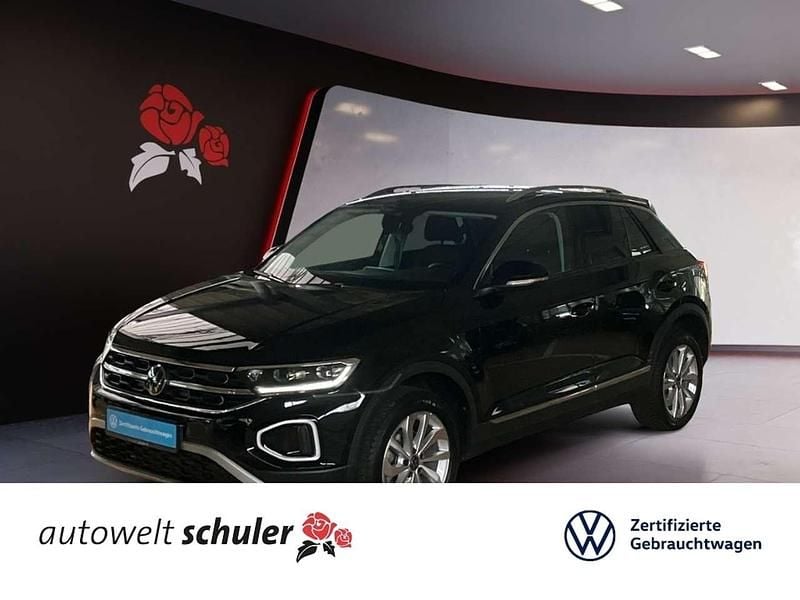 Deep black perleffekt (metallic) Gebraucht 2024 VW T-Roc Style SUV | 31.250 € (Fairer Preis) - Bild 1/4