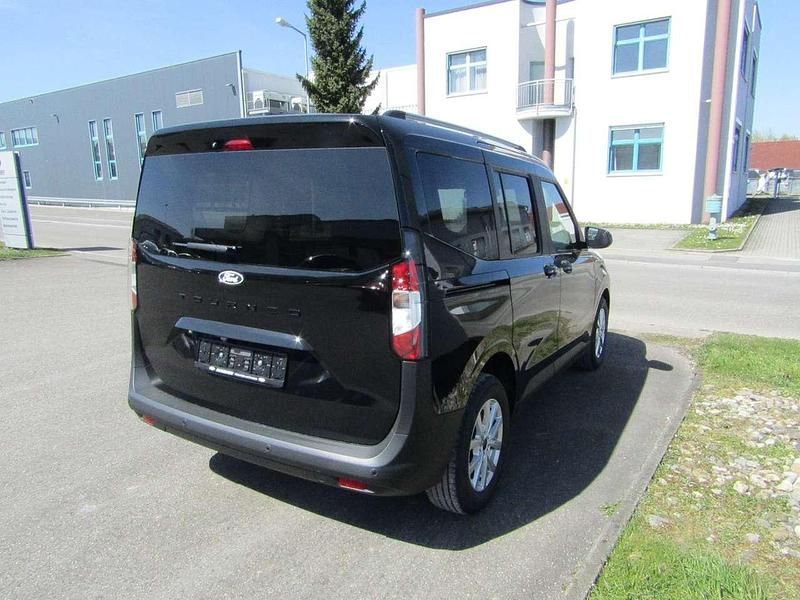 Neu Ford Tourneo Courier Titanium 125 PS (91 kW) 2025 Obsidianschwarz metallic Van / Kleinbus